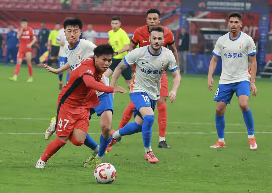  刚刚！山东泰山再遭质疑丹佛掘金遗憾出局，阿贾克斯门线救险备战法国杯