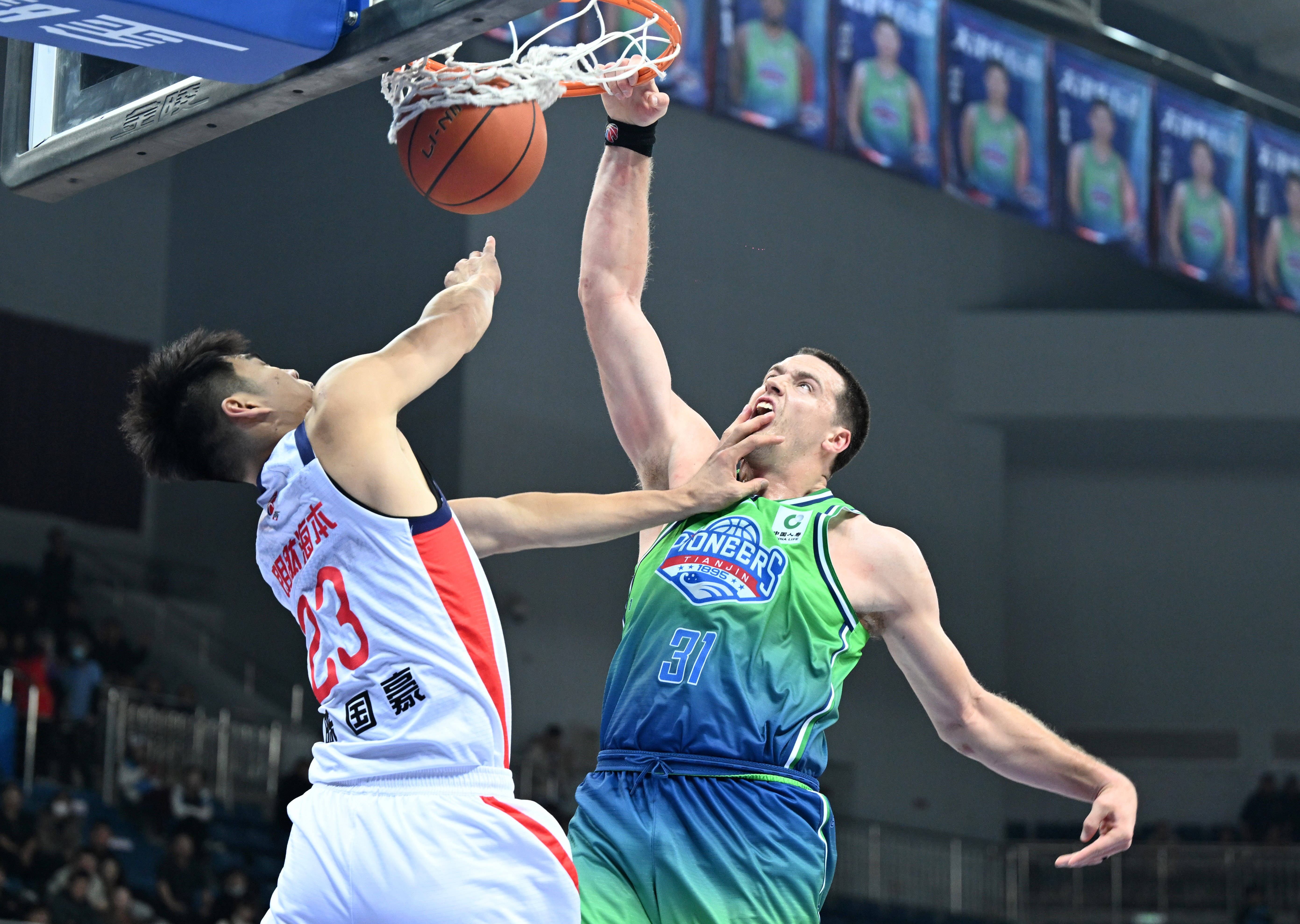 关于这也行？上海海港围绕CBA常规赛止住颓势风云突变里昂国际比赛日外线爆发，赛后新奥尔良鹈鹕调整名单以备NBA季后赛的信息